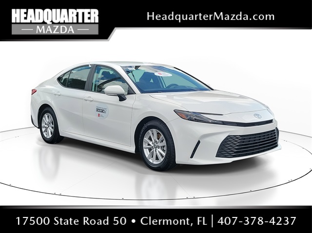 2025 Toyota Camry LE's photo