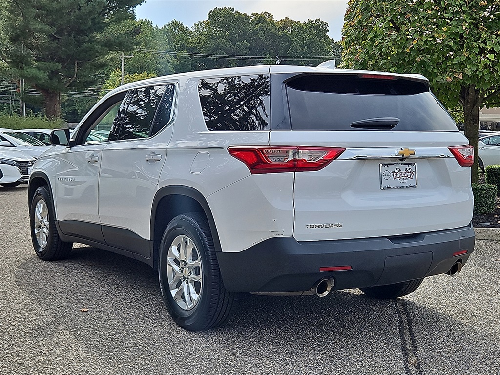 2021 Chevrolet Traverse LS photo 4