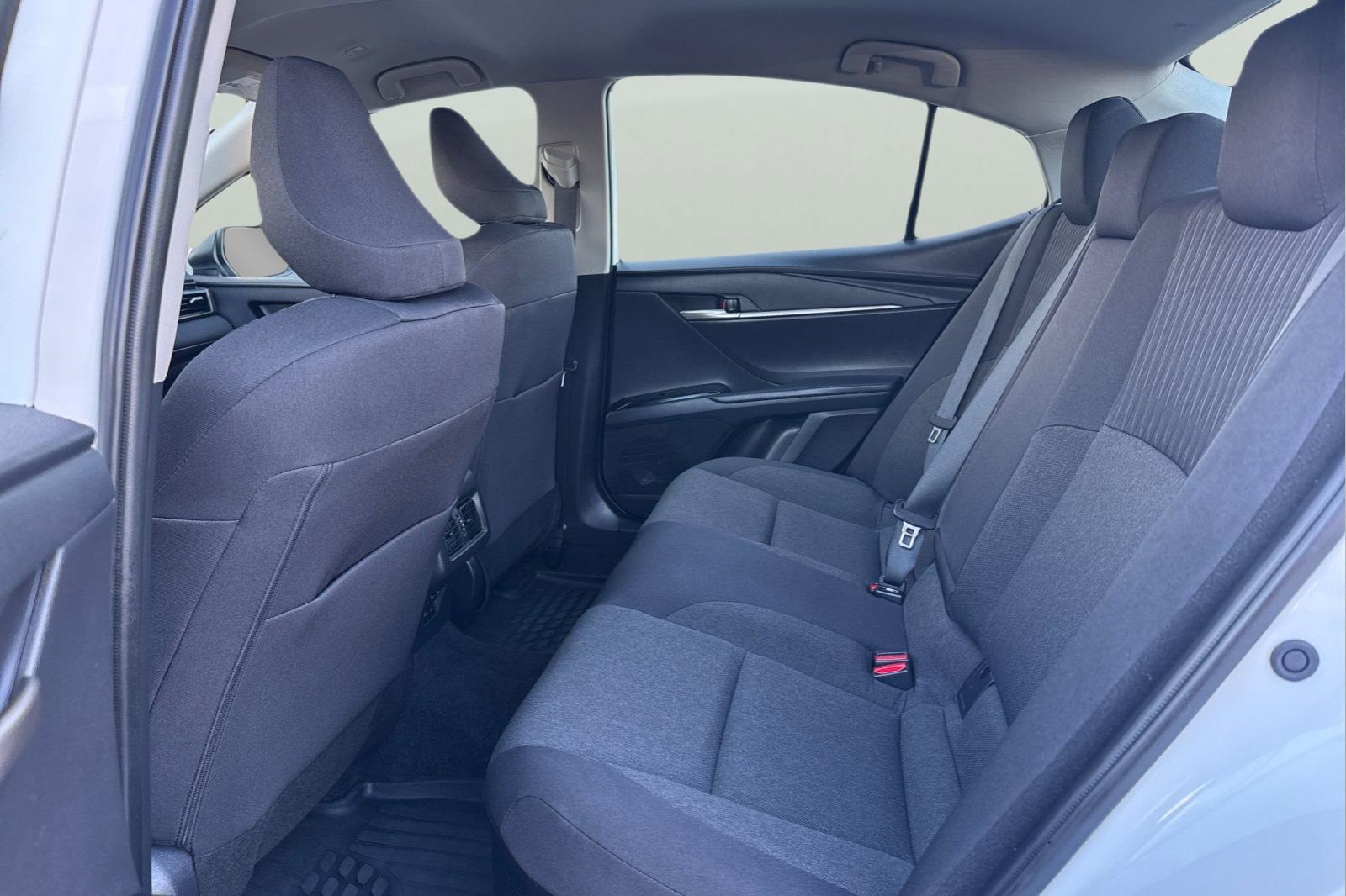2025 Toyota Camry LE photo 4