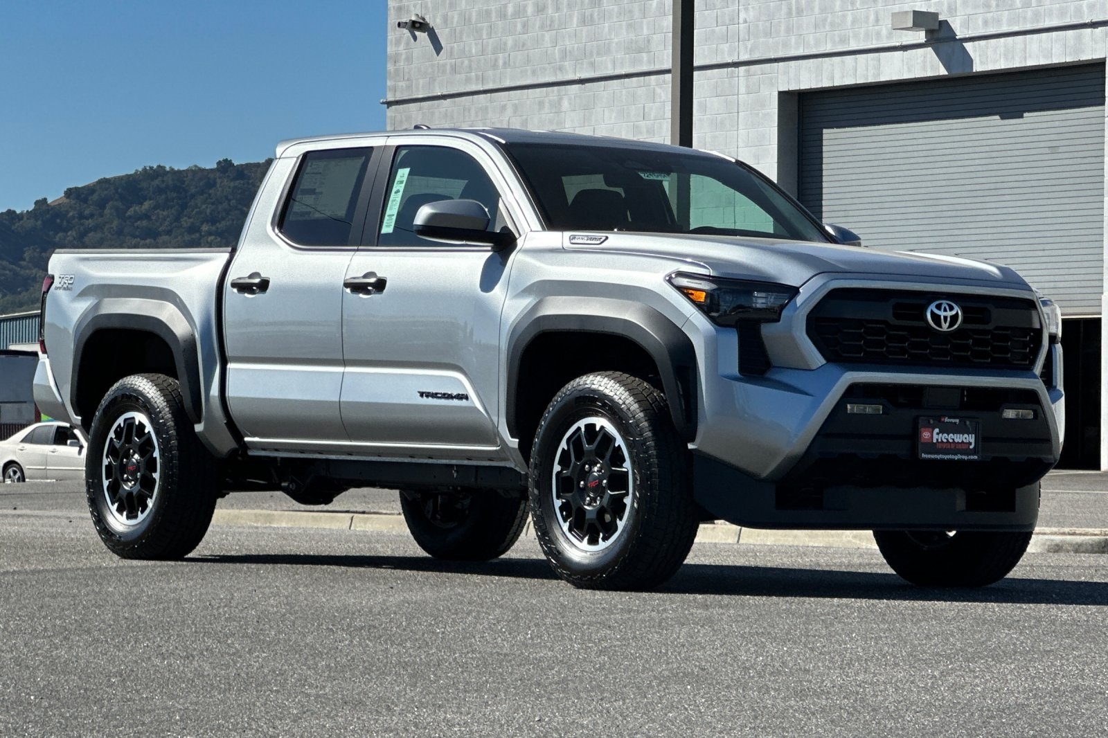 2025 Toyota Tacoma TRD Off-Road 4x4 Double Cab photo 2