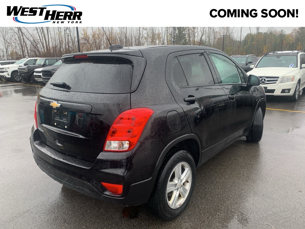 2022 Chevrolet Trax LS photo 2