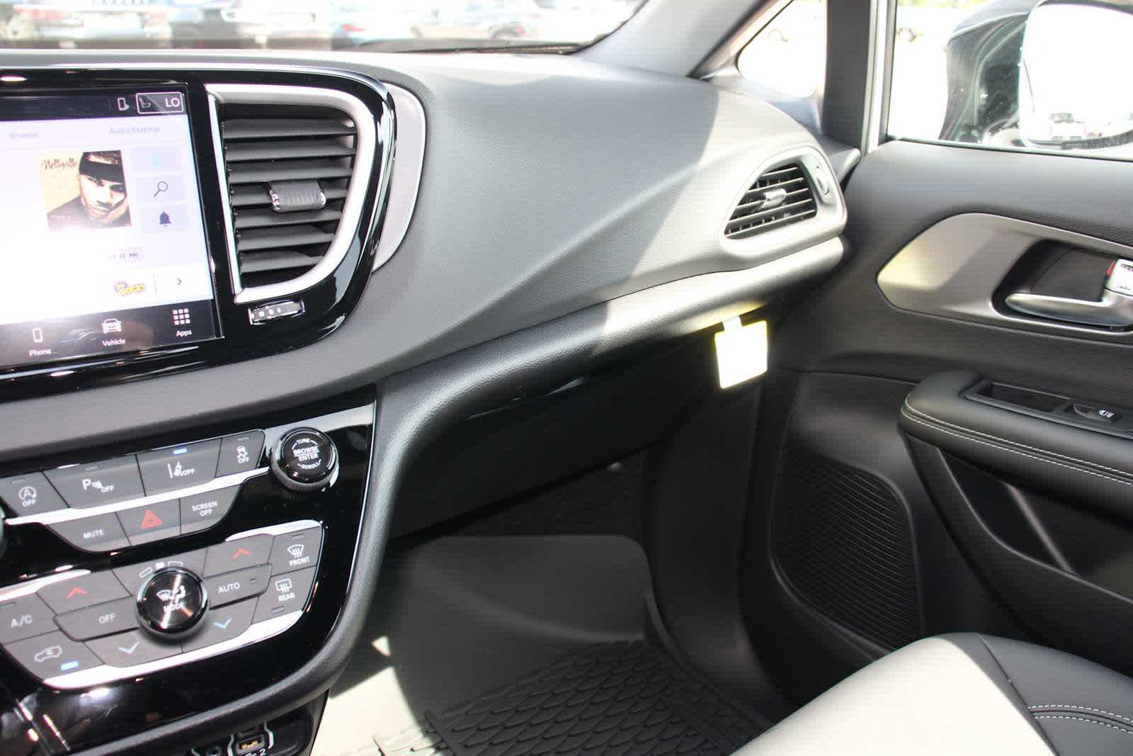 2025 Chrysler Voyager LX photo 28