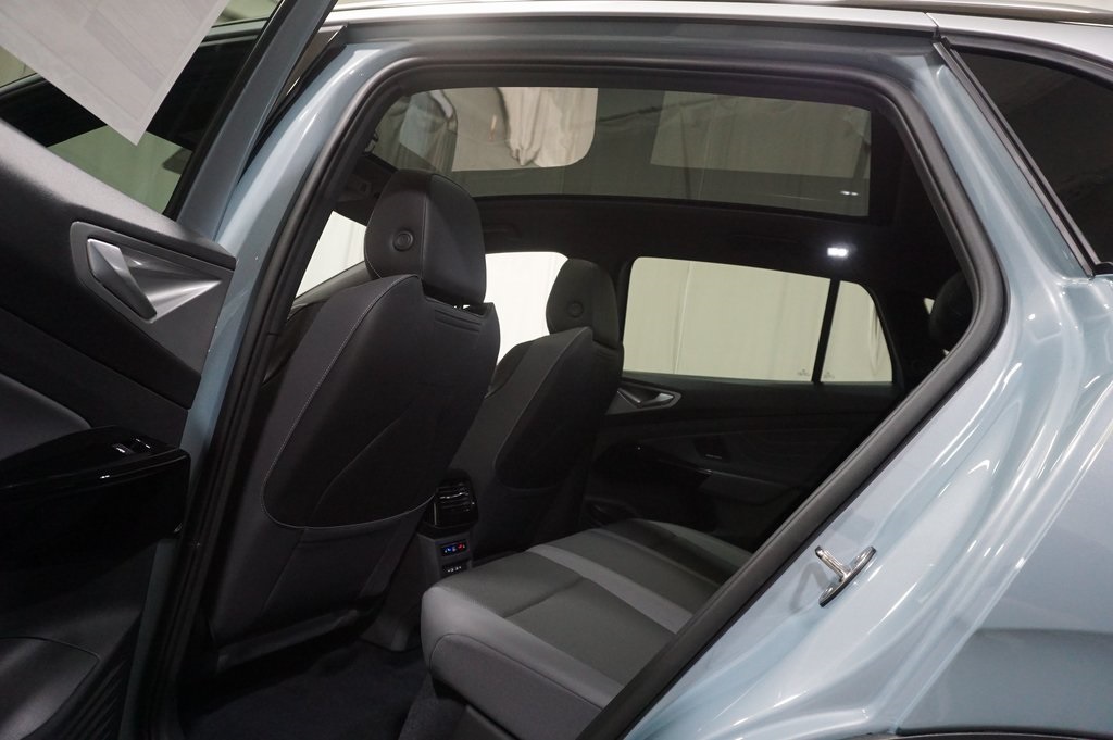 2025 Volkswagen ID.4 Pro Plus photo 29
