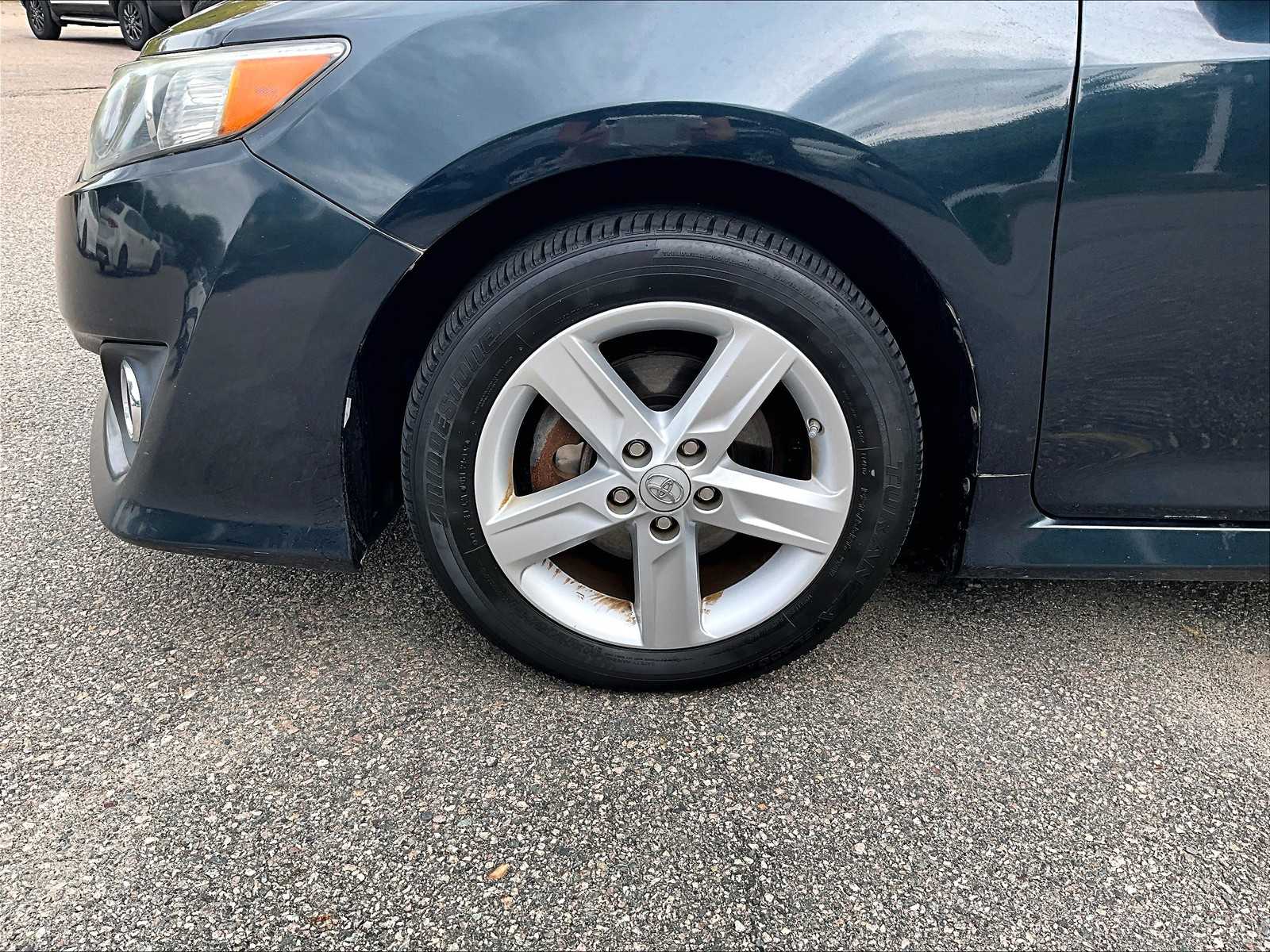2014 Toyota Camry SE photo 3