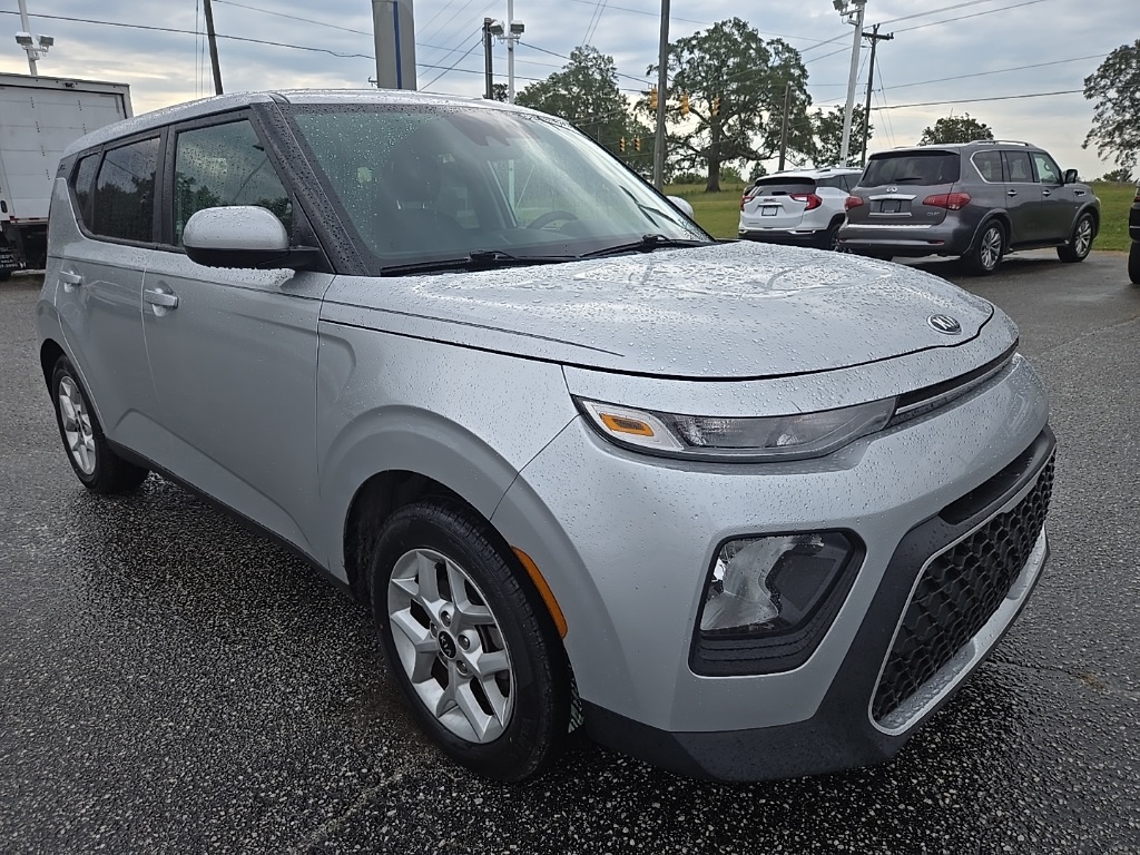 2020 Kia Soul S photo 2
