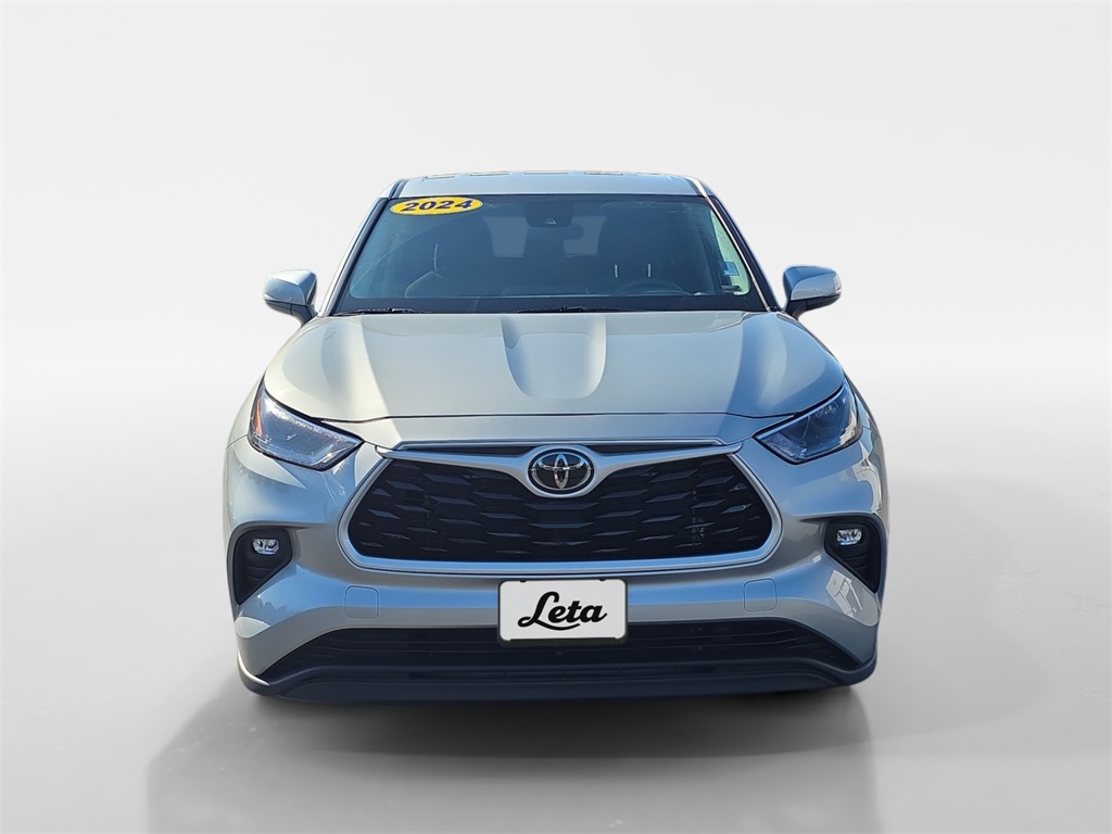 2024 Toyota Highlander LE photo 3