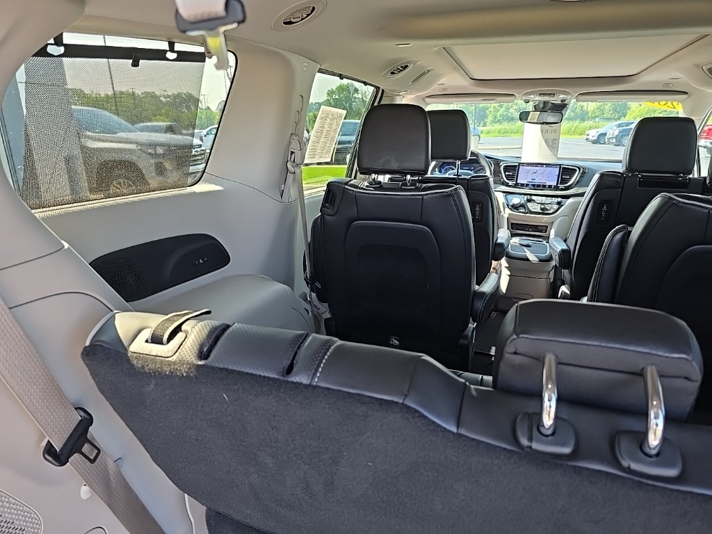 2022 Chrysler Pacifica Limited photo 8