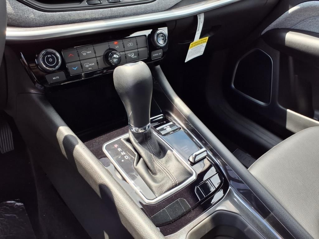 2025 Jeep Compass North Edition Latitude photo 9