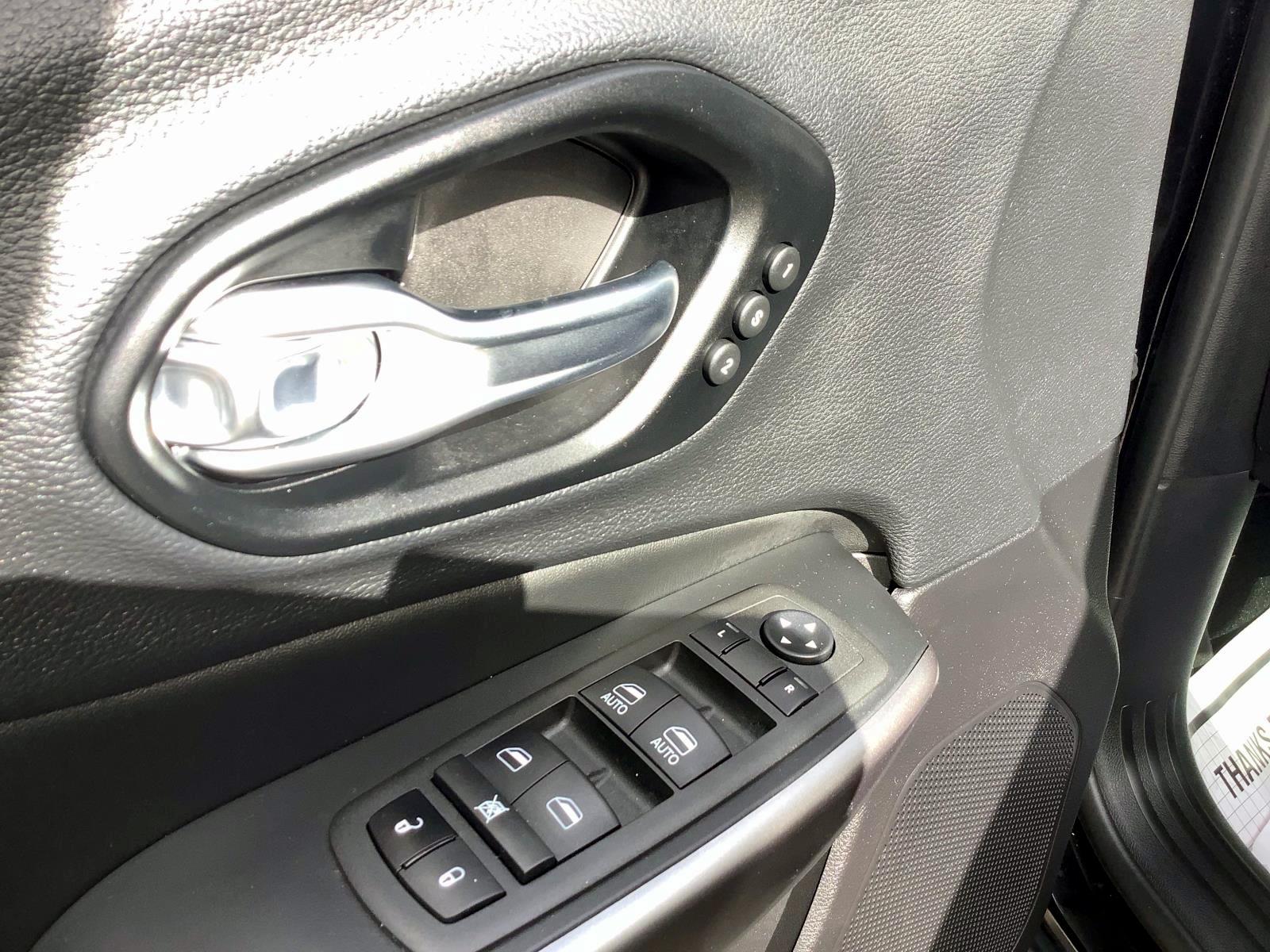 2022 Jeep Cherokee Limited photo 9
