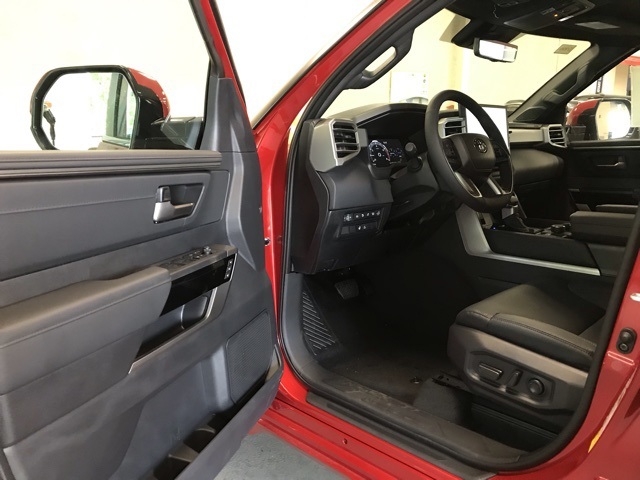 2025 Toyota Tundra Limited CrewMax photo 9