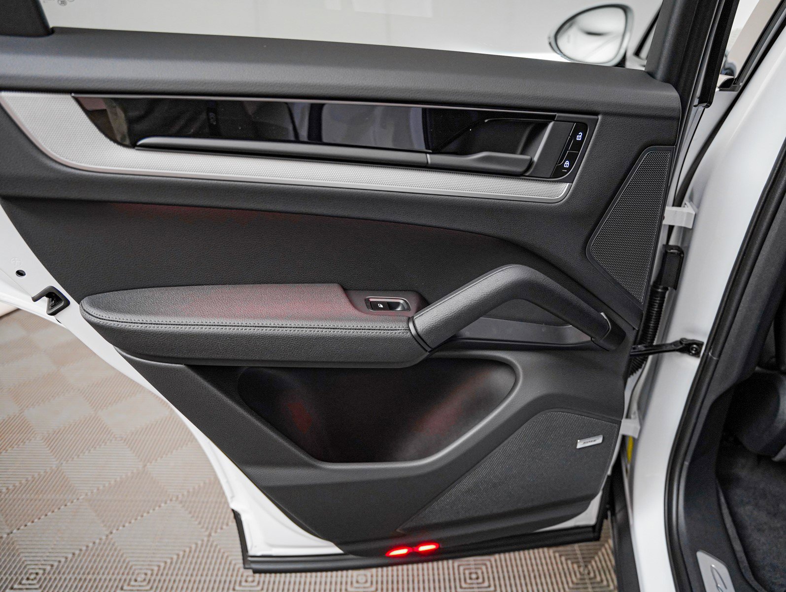 2026 Porsche Cayenne photo 25