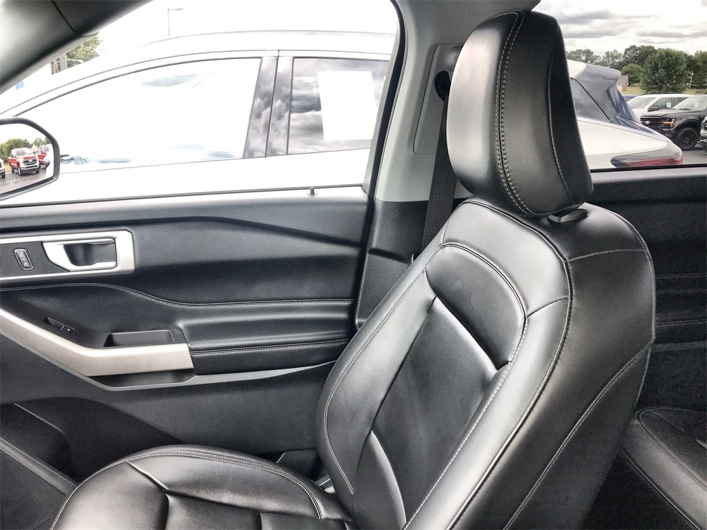 2023 Ford Explorer XLT photo 22