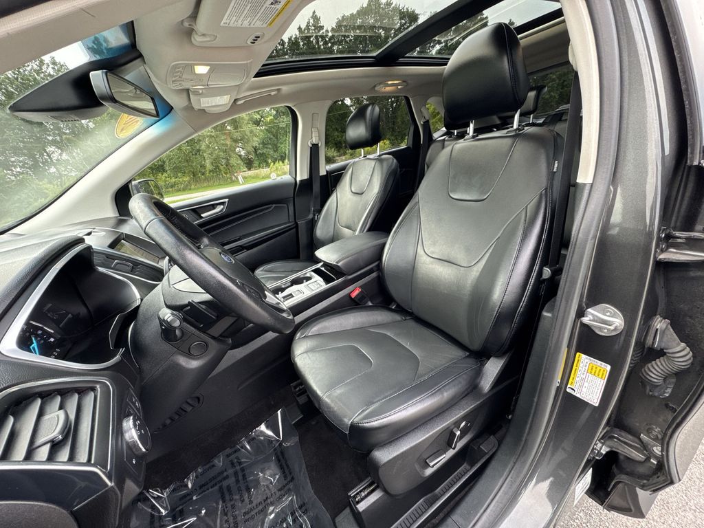 2019 Ford Edge Titanium photo 13