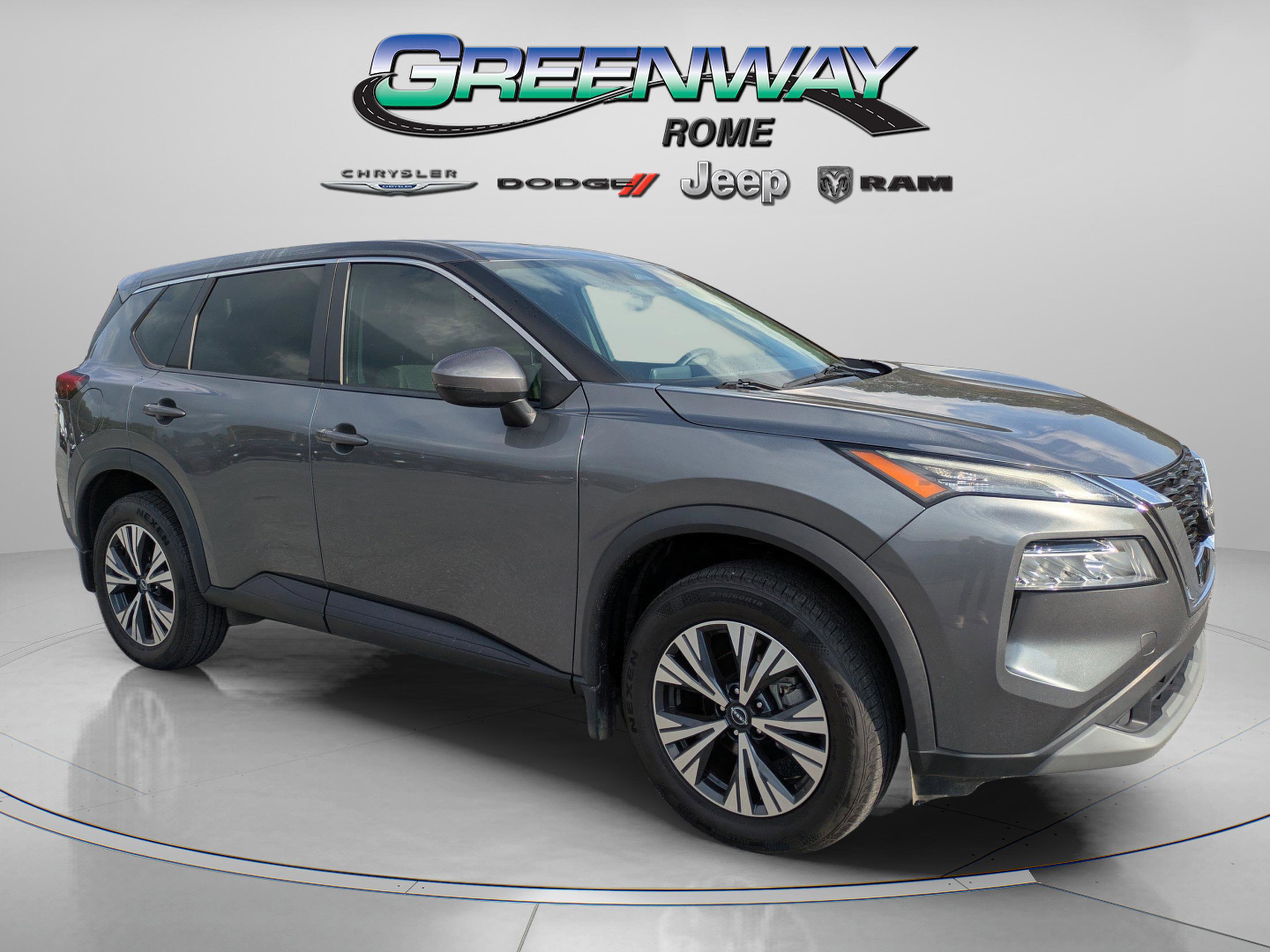 2022 Nissan Rogue SV's photo