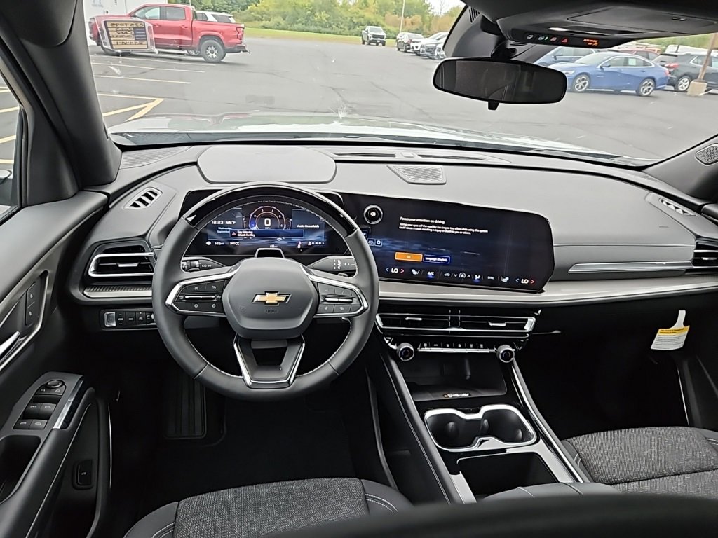 2025 Chevrolet Traverse photo 7