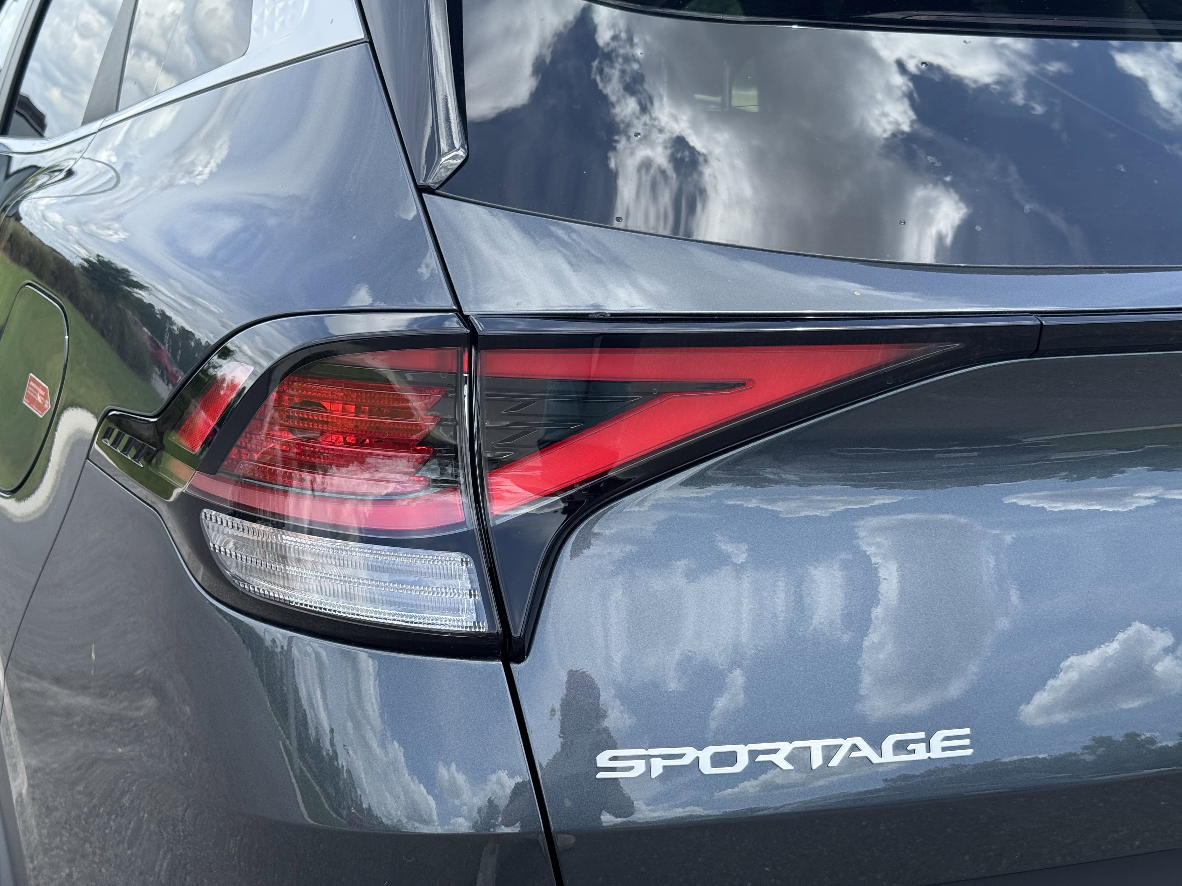 2025 Kia Sportage Hybrid LX photo 3