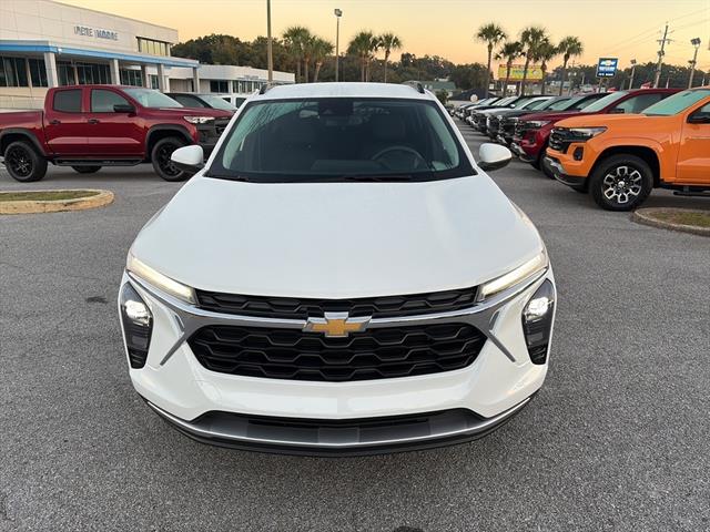 2024 Chevrolet Trax LT photo 2