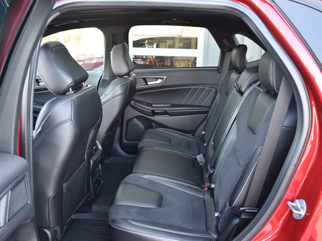 2022 Ford Edge ST photo 3
