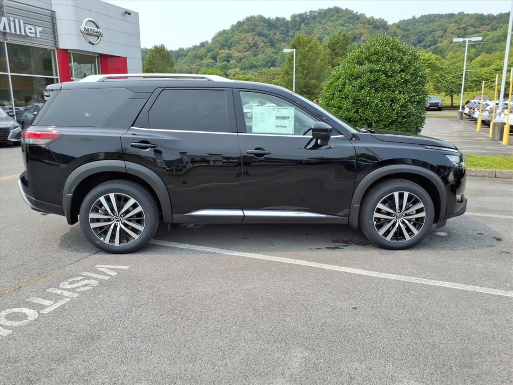 2025 Nissan Pathfinder Platinum photo 2