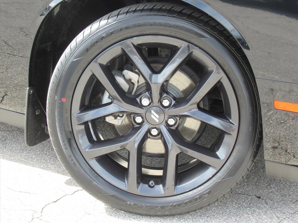 2022 Dodge Challenger SXT photo 7