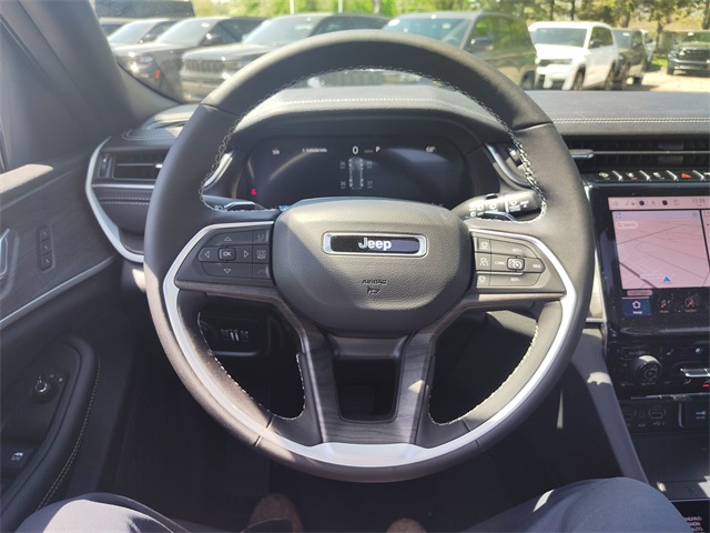 2025 Jeep Grand Cherokee Limited photo 17