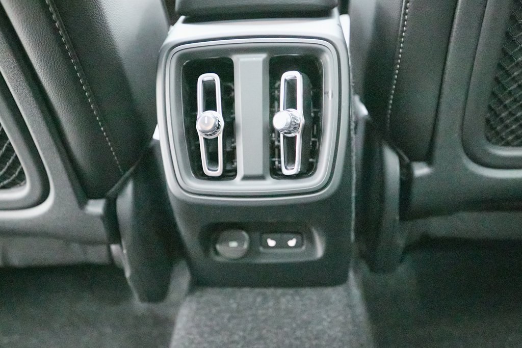 2026 VOLVO XC40 - Image 18