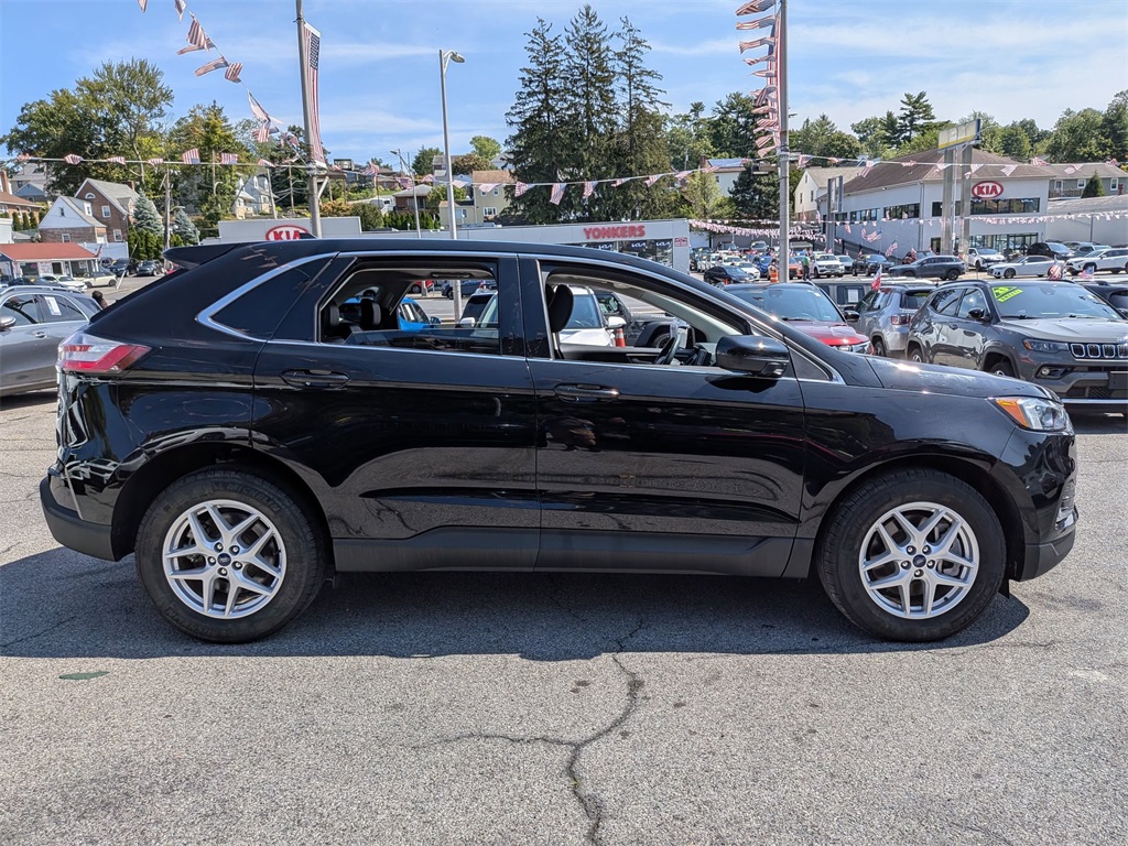 2022 Ford Edge SEL photo 3