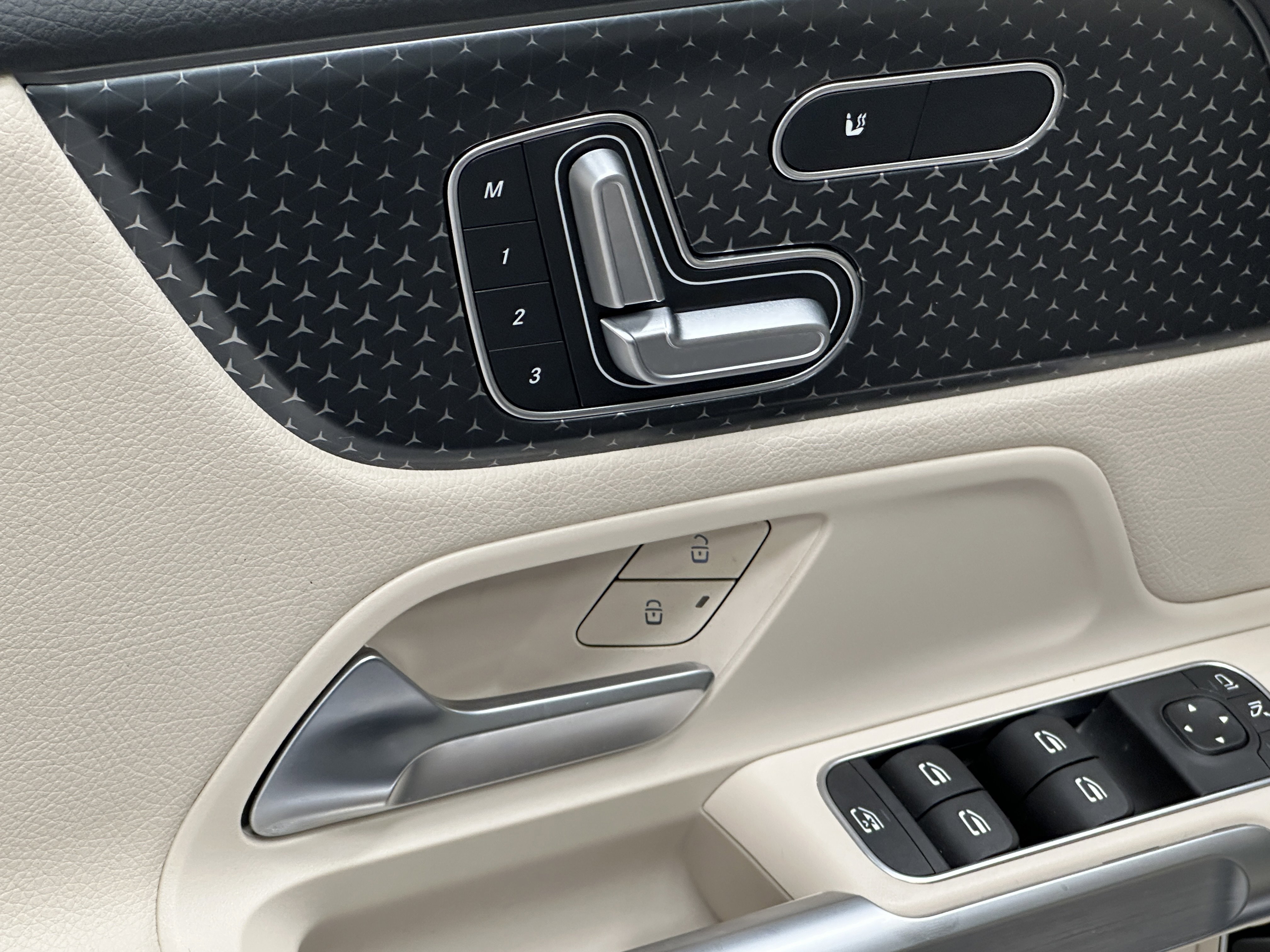2024 Mercedes Benz GLB 250 photo 8