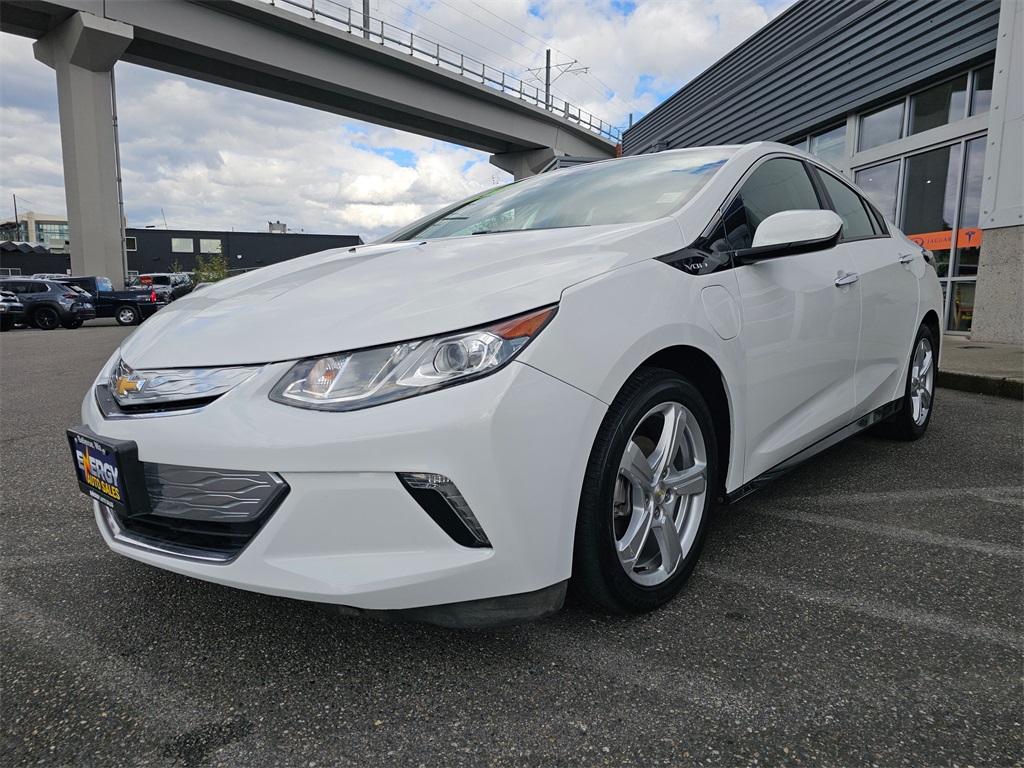 2018 Chevrolet Volt LT photo 3