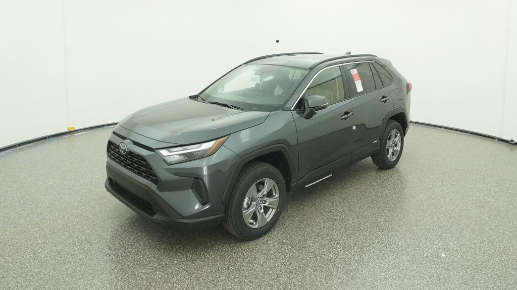 2025 Toyota RAV4 XLE's photo