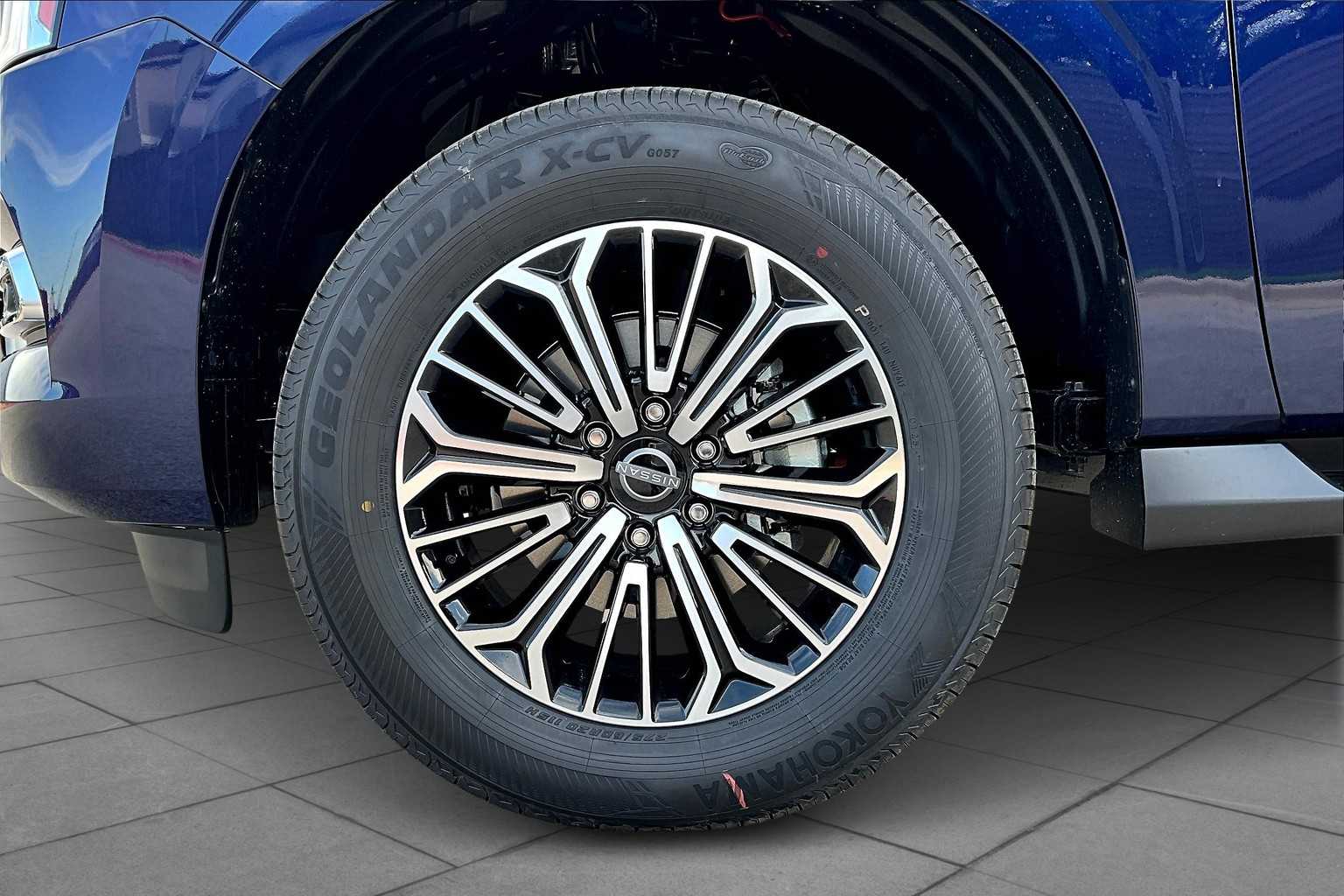 2025 Nissan Armada SL photo 8