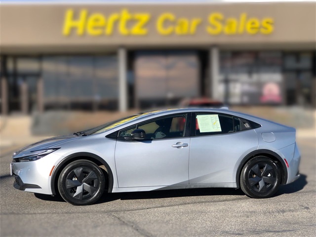 2024 Toyota Prius LE's photo