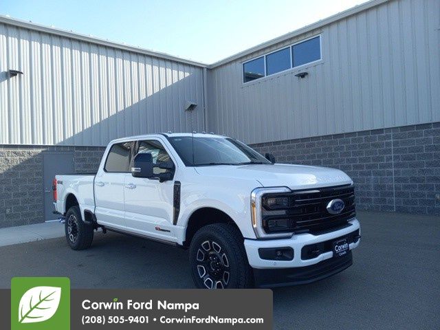 2025 Ford F-250 Super Duty Platinum's photo