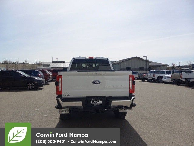 2025 Ford F-350 Lariat photo 4