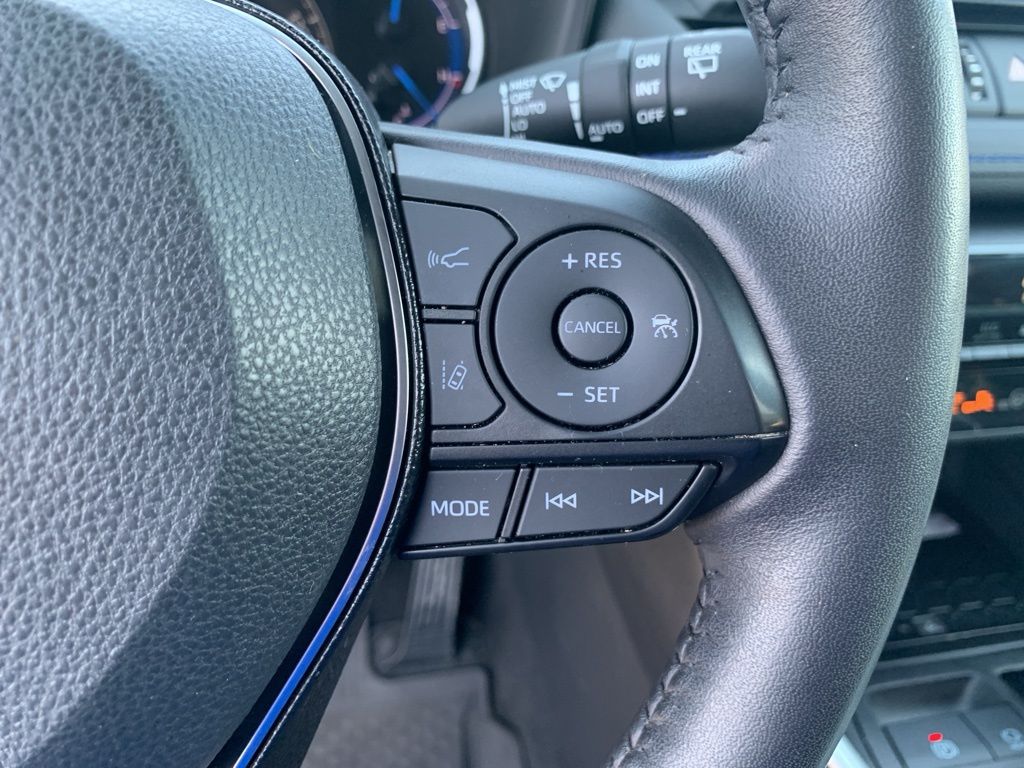 2021 Toyota RAV4 Hybrid XSE photo 18