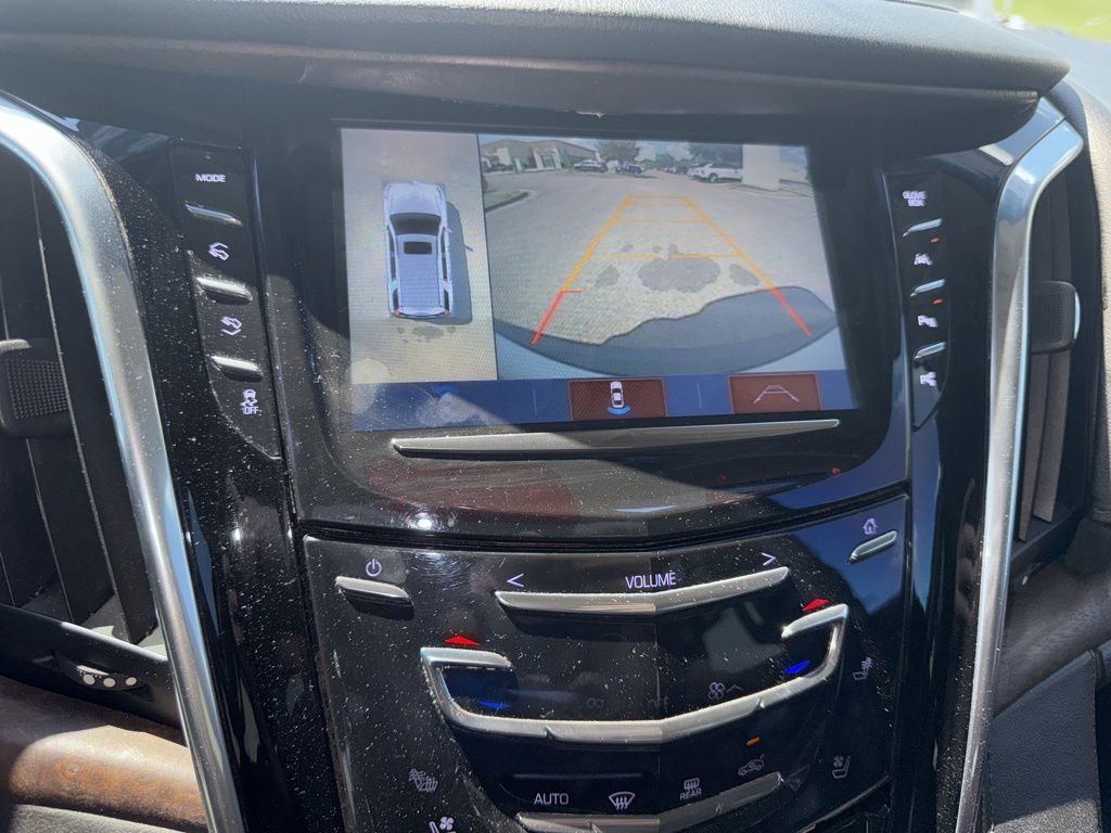 2020 Cadillac Escalade Luxury photo 15