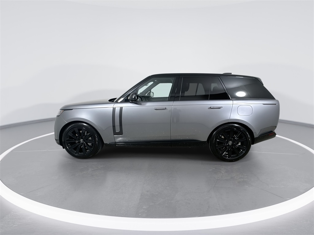 2025 Land Rover Range Rover SE photo 5