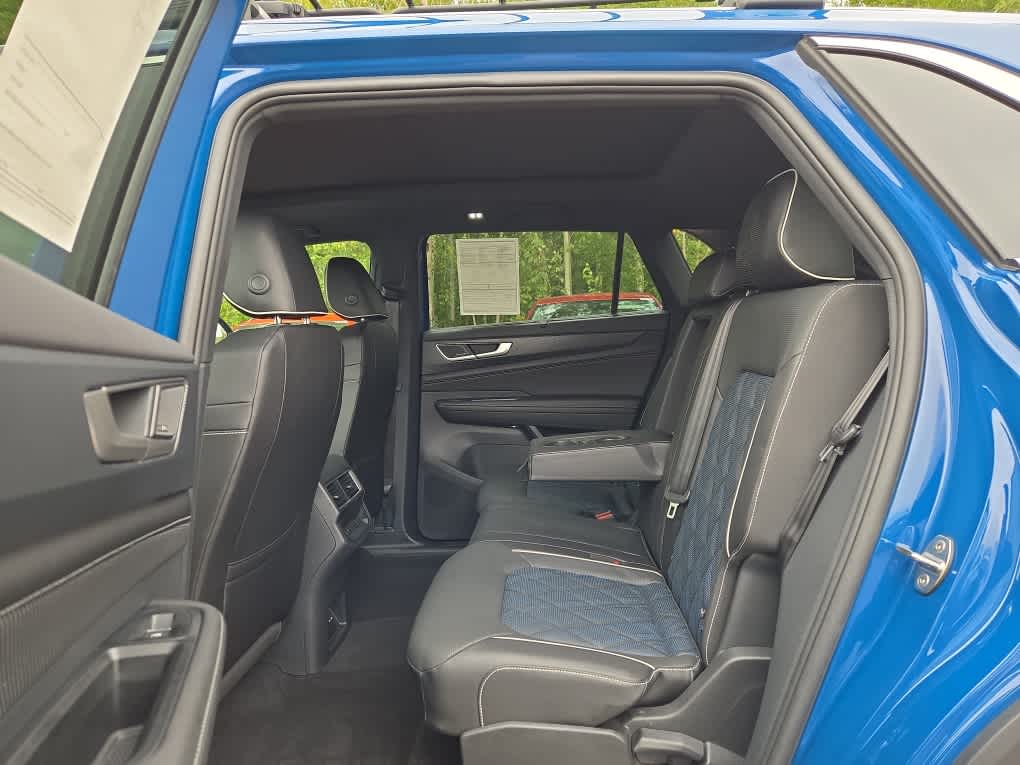 2025 Volkswagen Atlas Cross Sport SEL Premium R-Line photo 35