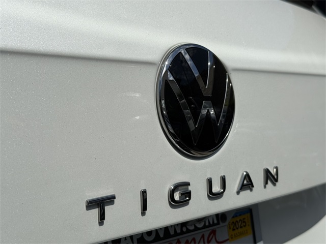2023 Volkswagen Tiguan SE photo 4