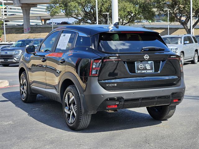 2025 Nissan Kicks SV photo 4