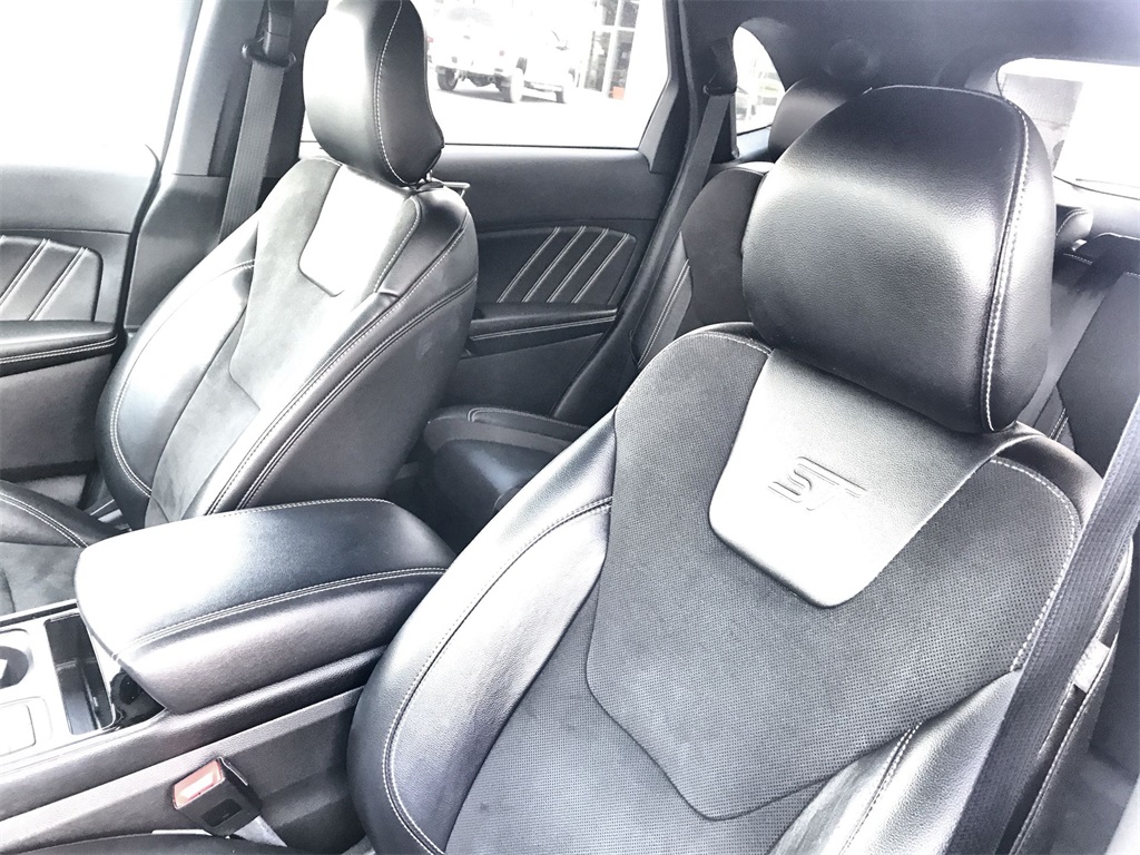 2019 Ford Edge ST photo 11