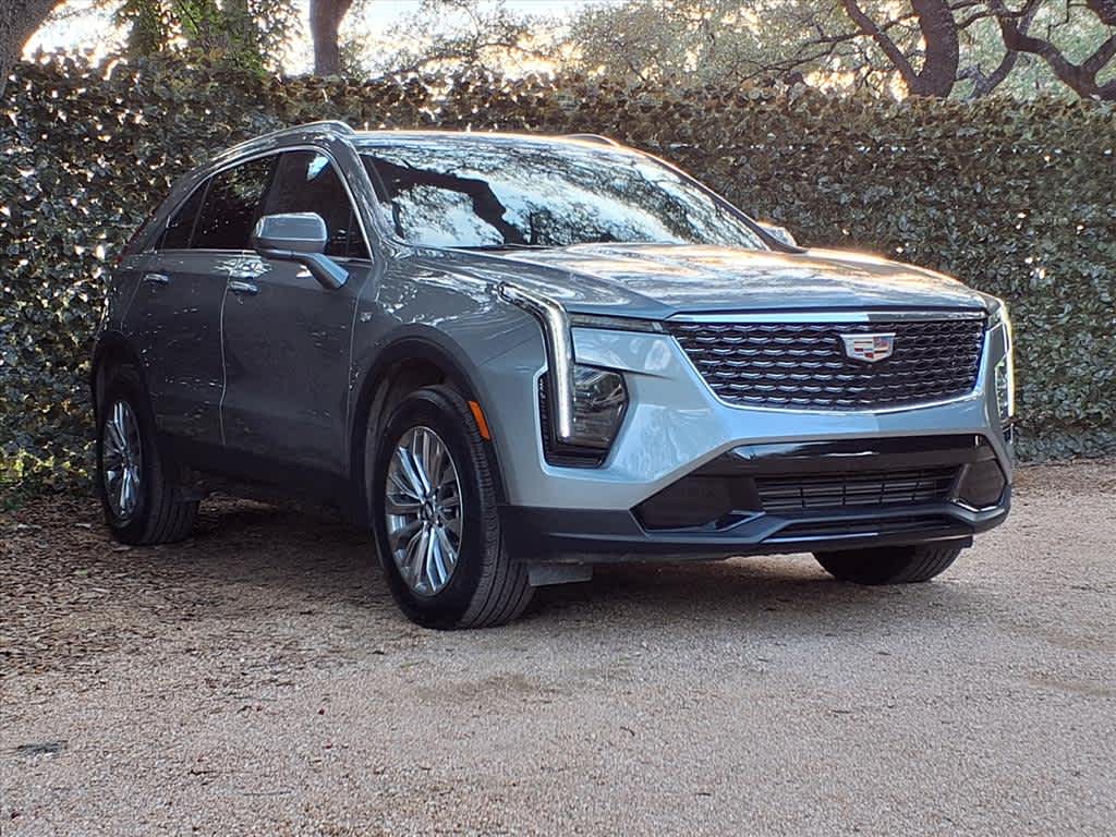 2024 Cadillac XT4 Premium Luxury photo 3