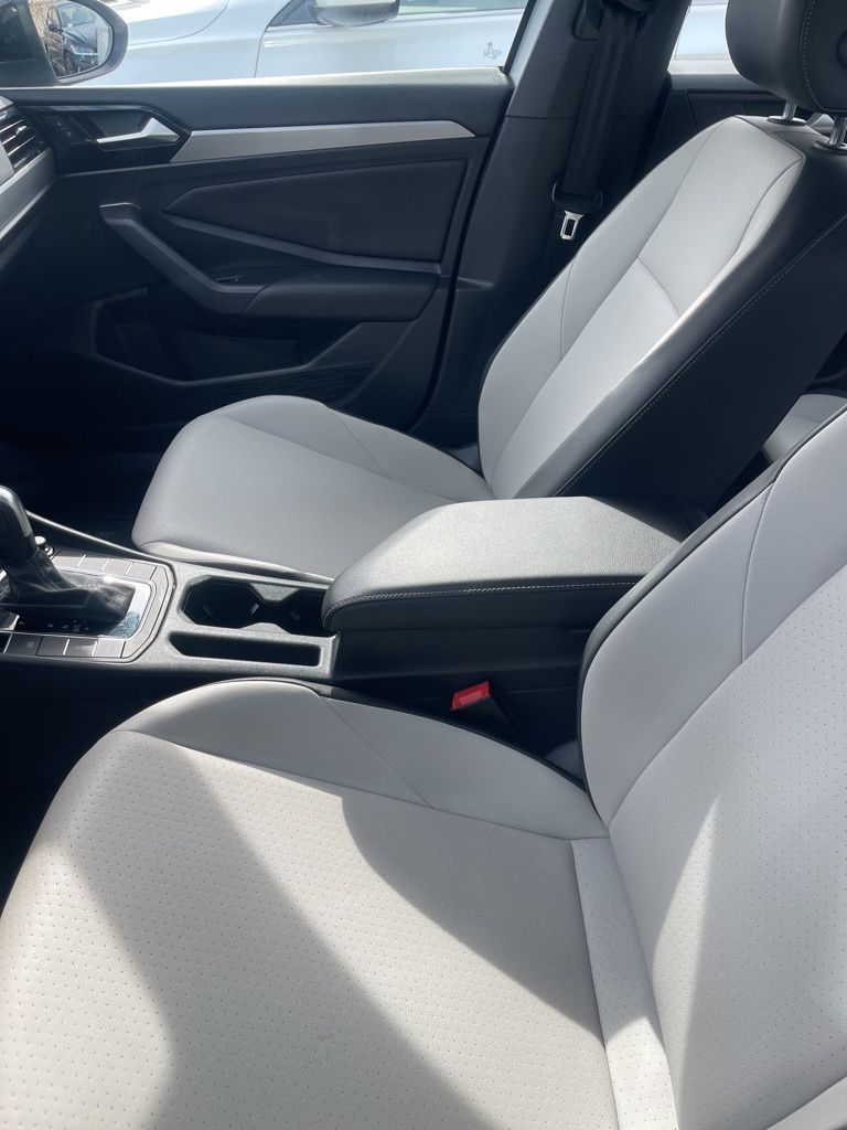 2021 Volkswagen Jetta R-Line photo 3