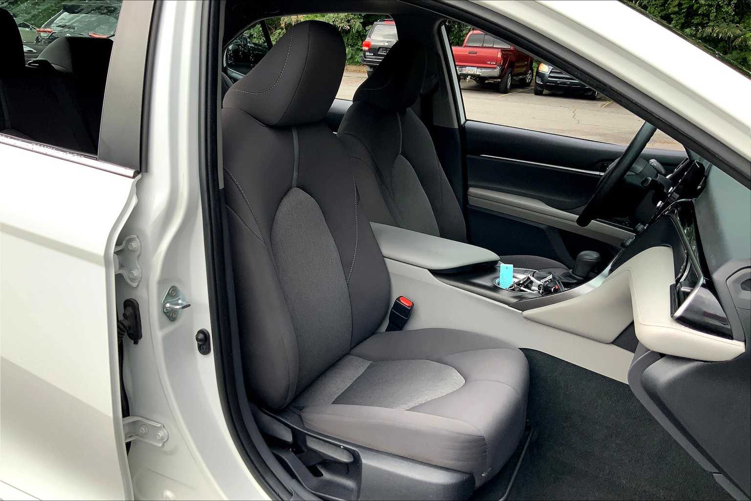 2023 Toyota Camry LE photo 8