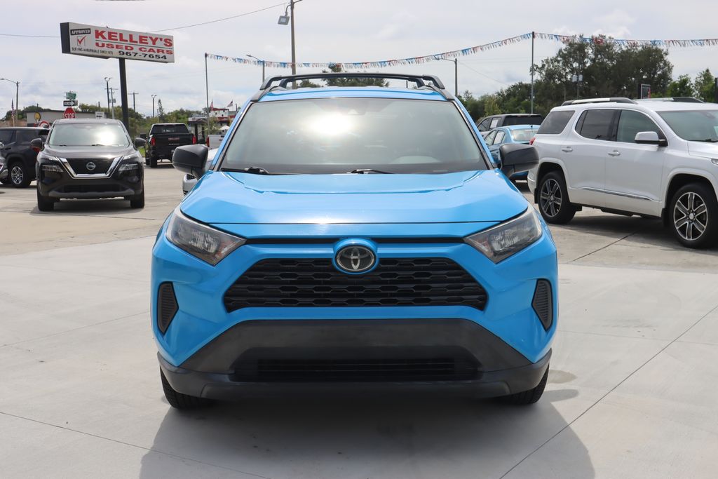 2020 Toyota RAV4 LE photo 2