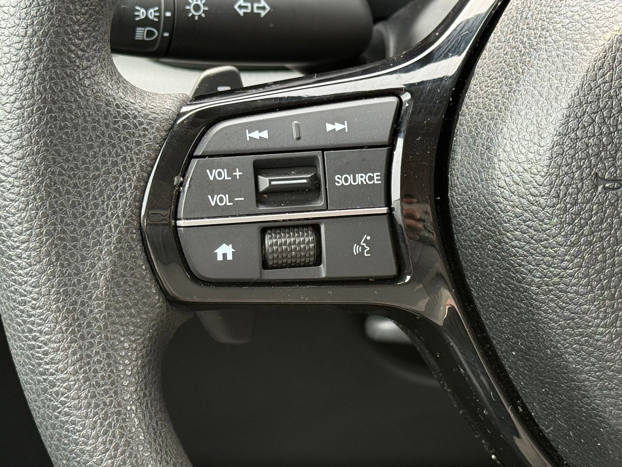 2024 Honda Pilot LX photo 14