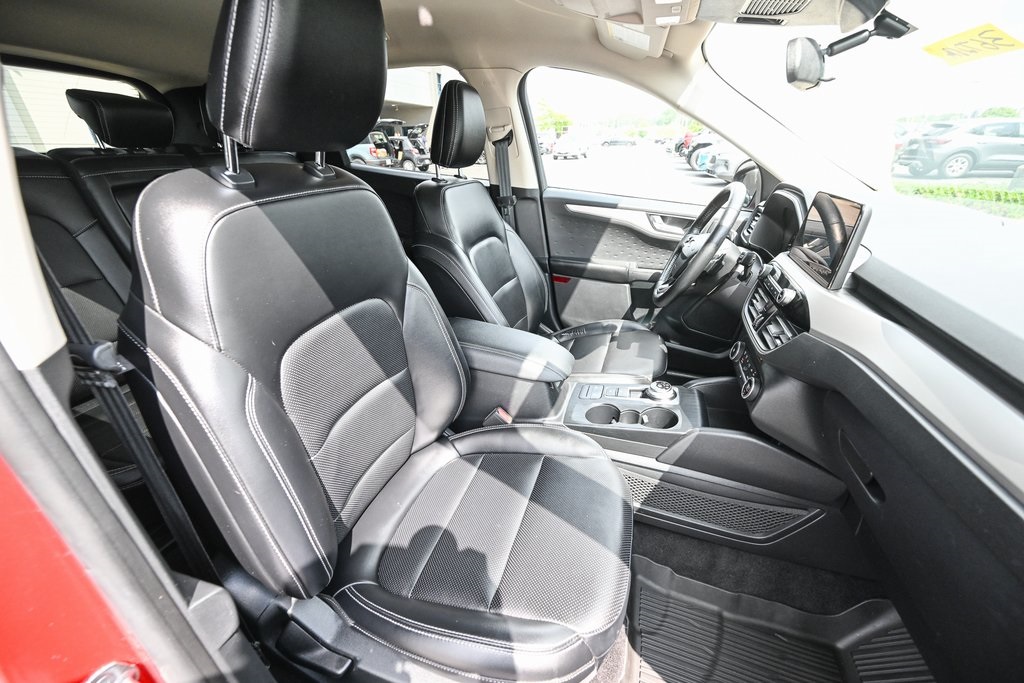 2020 Ford Escape SEL photo 17