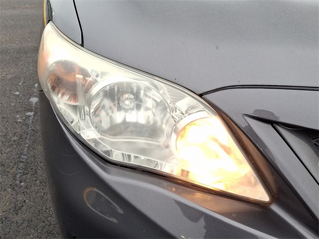 2011 Toyota Corolla LE photo 13
