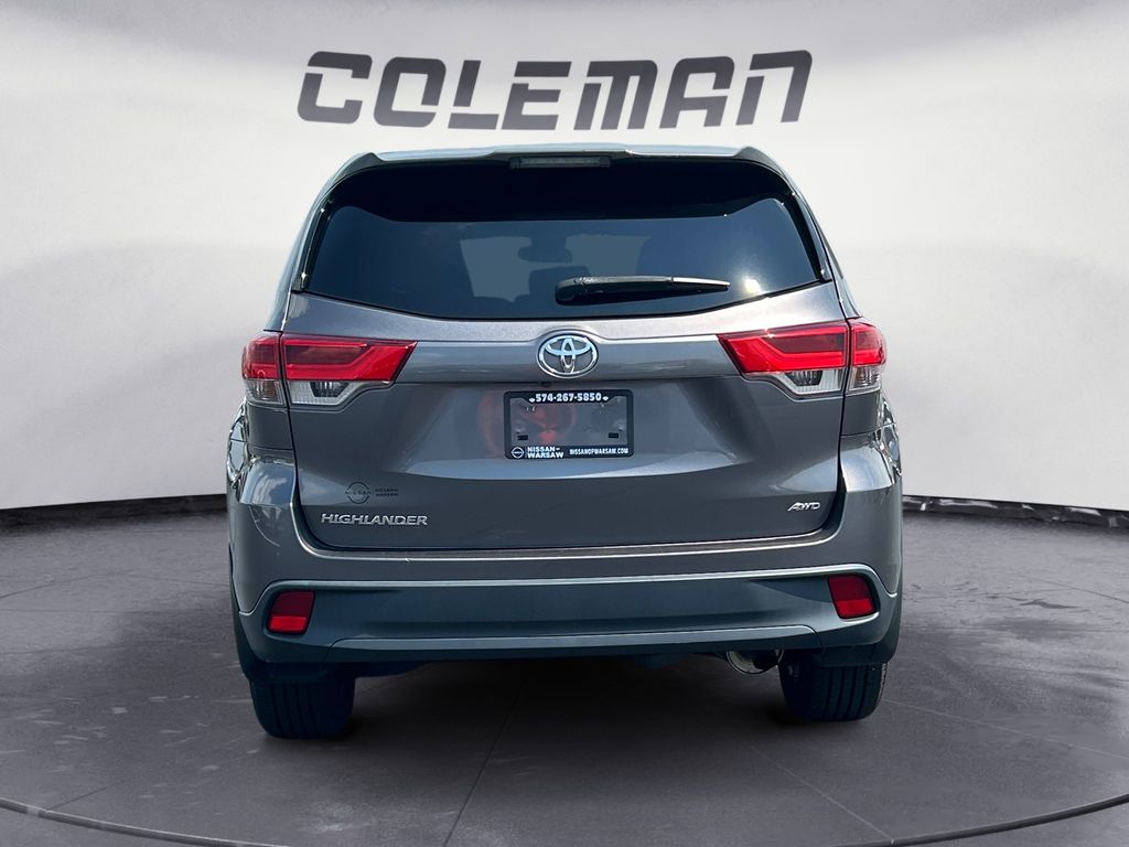 2019 Toyota Highlander LE photo 3