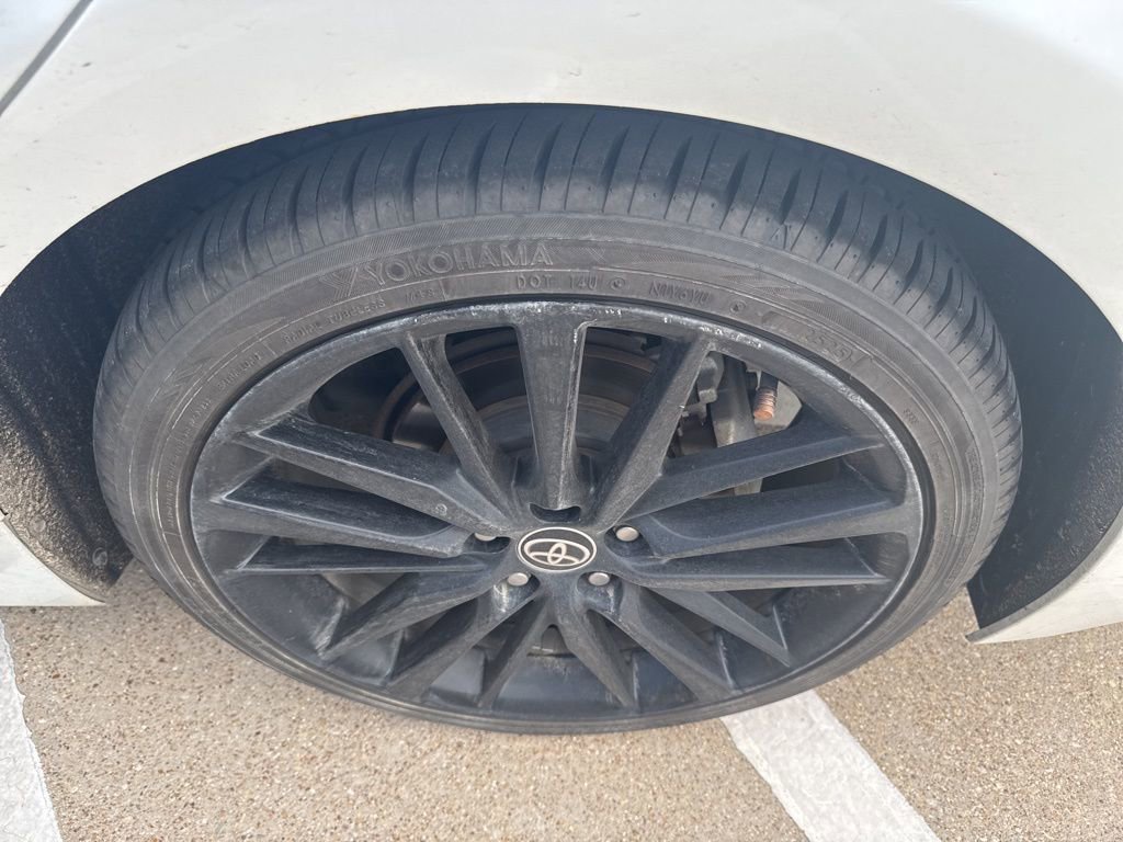 2021 Toyota Camry XSE V6 photo 2